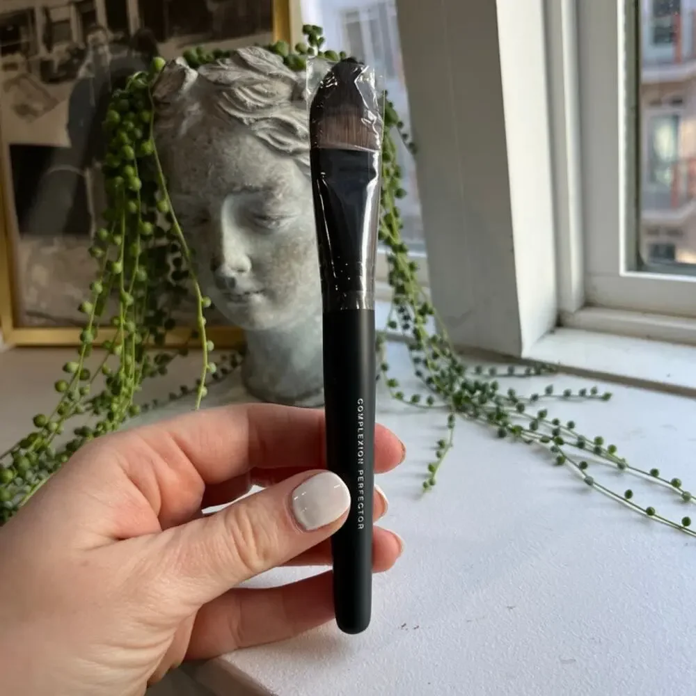 NEW BareMinerals Complexion Perfector Face Brush
